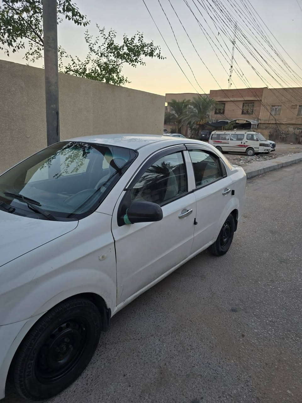 افيو ٢٠٠٧ للبيع كير عادي محرك وكير خير من الله  تبريد ثلج حداديه جديده سنويه بسمي نافذه  ٢٠٣١  سعر ٥٠ وبيه مجال رقمي *********** مكاني كربلاء  حي الوفاء
