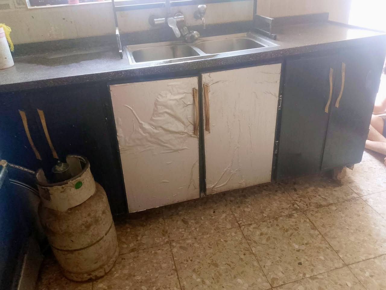كاونتر للبيع بسعر ٣٥٠ نوع جبير  بي ٣ قطع مرمر  للاتصال ***********
