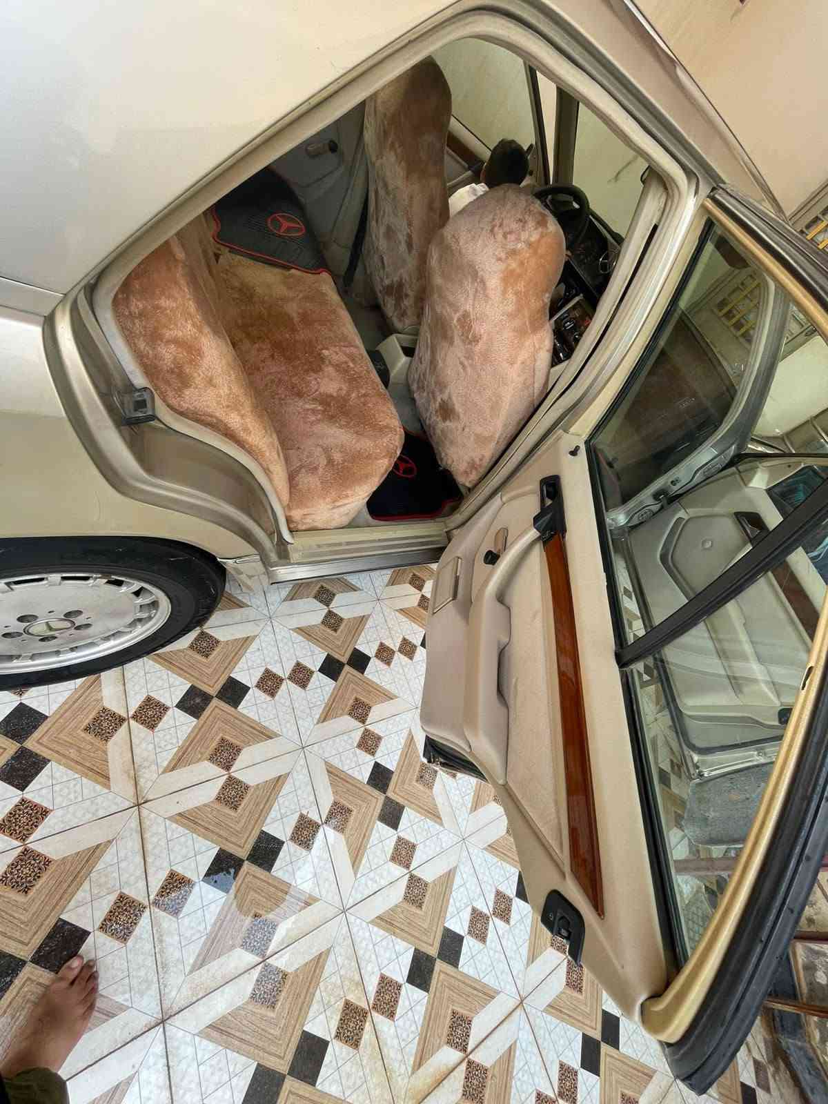 السلام عليكم سياره مارسدس موديل ٩١ رقم ديالى انكليزي مشروع وطني سنويه نافذه منذ شهر مكينه بلاد كير اوتماتيك صدر تخم تاير تبريد تدفئه كله مكفول السعر ٧٠ بيه مجال بسيط العنوان ديالى كنعان الرقم ***********
