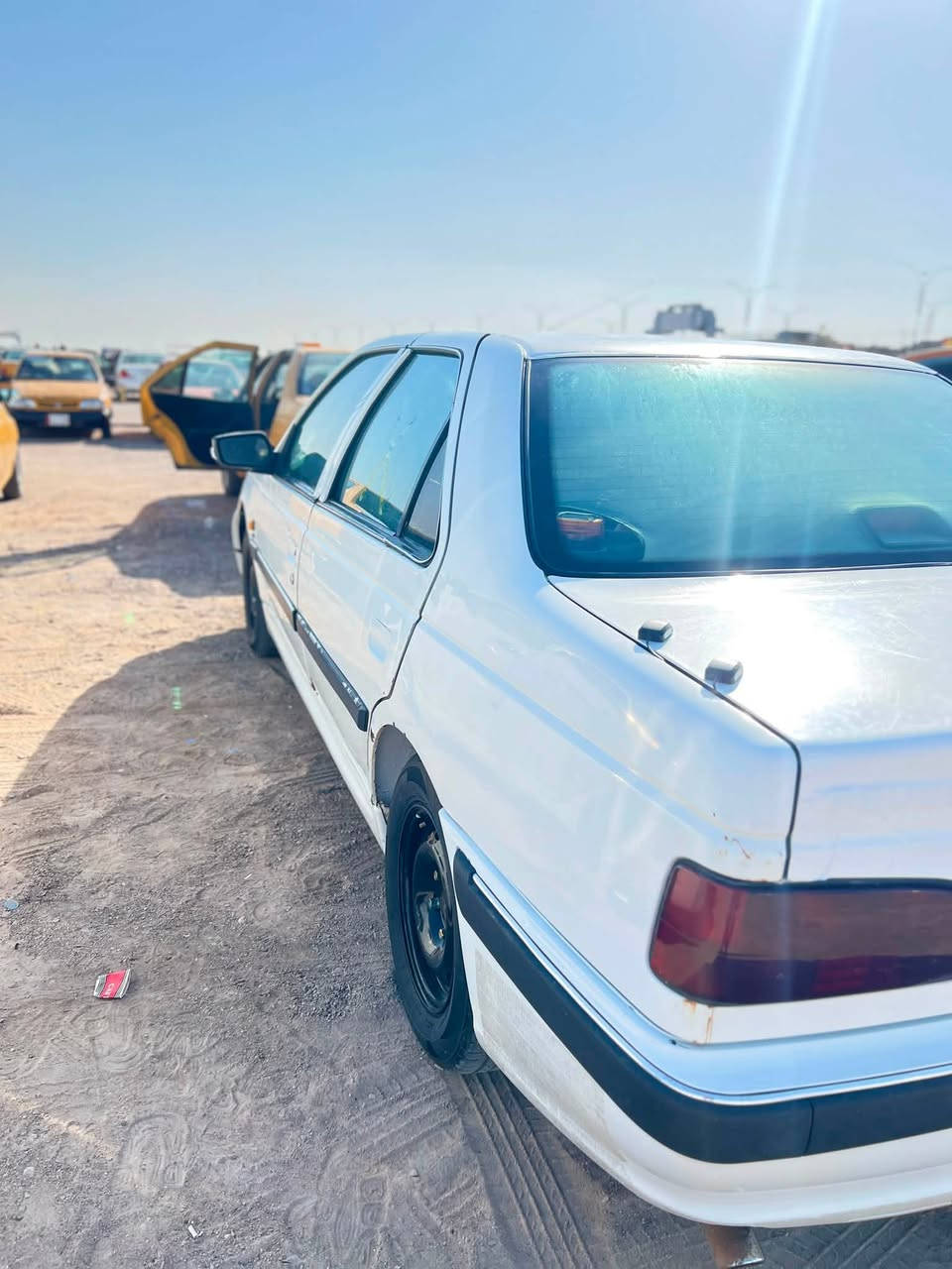 سلام عليكم بيجو بارس موديل 15 كفالة تبديل ضربة سيارة جاهزه كلشي شغال محرك وكير وتبريد فول مانقصها شي تخم تاير حداديه مو شراي لاتدخل سيارة بأسمي تحويل ثاني يوم مكاني البصره ابي خصيب كوت ثويني السعر 45 وبيها مجال قليل ***********
