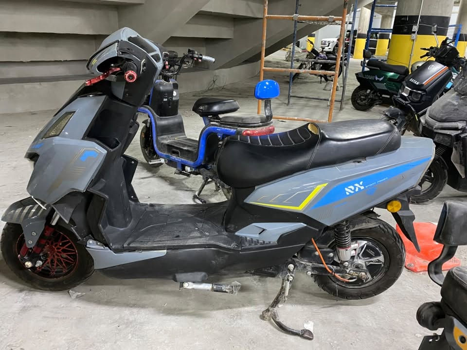 دراجه شحنه سكنس كوريا XR  بطاريات 6 ملف 2000واط دراجه شغاله وحلوه بدون اي نقص اشاير شغاله لايت هماتين بصمتين وياها سعر 600وبيها مجال ل شراي تواصل ع واتساب *********** او علق اني ادخلك خاص
