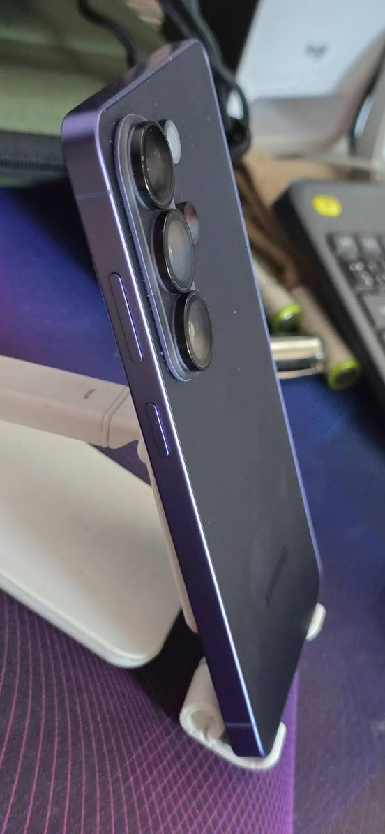 السلام عليكم 
سامسونك اس26 الترا 
Samsung s26 ultra 
ذاكرة 256
وكاله جبال
نظافة 100% 
استخدام كم شهر وبعده بالضمان 
للبيع فقط 
ولا يوجد توصيل 
مكاني بغداد الشعب 
السعر 1.300.000 
 وياه شاحنه وكفرات 2
سعره بالوكالة اليوم 1.455.000

نص مكتوب في الصور:
- JiBAL ZONE SAMSUNG Galaxy S26 Ultra يبدأ من 1,550,000 IQD 100,000 IQD كاش باك إشترِ الآن گه‌یاندن به‌رده‌سته بۆ هه‌موو پاریزگاکانی عیراق متوفر التوصيل لجميع محافظات العراق jibalzone.com
- BURJ alarab SAMSUNG متوفر البيع بالتقسيط لحاملي ماستر الرافدين NOW Galaxy S26 Ultra 16GB | 1TB مع قسيمة شراء مجانية بمبلغ قدره 490,000 IQD 2,000,000 IQD ضمان وكالة العراق 12GB | 512GB 1,750,000 IQD ضمان برج العرب 12GB | 256GB مع قسيمة شراء مجانية بمبلغ قدره 100,000 IQD 1,555,000 IQD ضمان وكالة العراق 12GB | 256GB 1,425,000 IQD ضمان برج العرب NOW Galaxy S26 12GB | 256GB 00,000 IQD ضمان وكالة العراق Galaxy S25 Ultra 12GB | 256GB مع قسيمة شراء مجانية بمبلغ قدره 55,000 IQD 1,355,000 IQD ضمان وكالة العراق 12GB | 256GB 1,200,000 IQD ضمان برج العرب فرع المنصور *********** فرع الربيعي *********** بغداد | شارع الربيعي | بغداد | المنصور مجاور بناية بغداد قرب أقواس المنصور