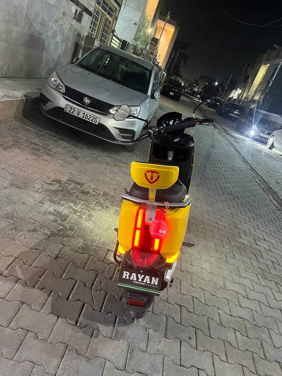 سلام عليكم ريان وحش الكون للبيع الدراجه جديده
المواصفات 
بطاريات مسطره 72v
ملف 2000wحقيقي
أساير يمنه ويسار ورباعي
الدراجه تمشي 75kmفي الشحنه الوحده
تشغيل بصمه وسويج
لايت عالي وناصي ورماش 
المكان
بغداد الغدير مقابل شقق زيونه 
السعر 950وبيه مجال 
رقم الهاتف ***********
