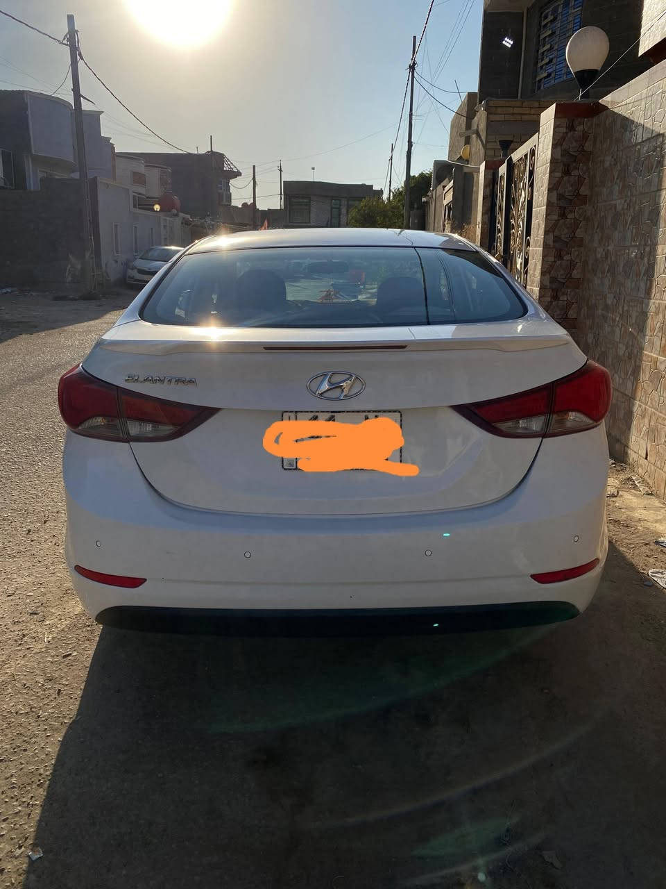 النترا ٢٠١٥ خليجي مكفولة من الصبغ والتبديل ما عدا بارد قليل بقبق الجنطه وتكحيل شخط قليل بالباب الخلفي محرك ٢٠٠٠ ما مفتوح مكفول والكير مكفول من الفتح فول مواصفات عدا البصمة رقم بغداد بأسمي مكان محاويل بابل *********** السعر المطلوب ١٢٥ وبي مجال

