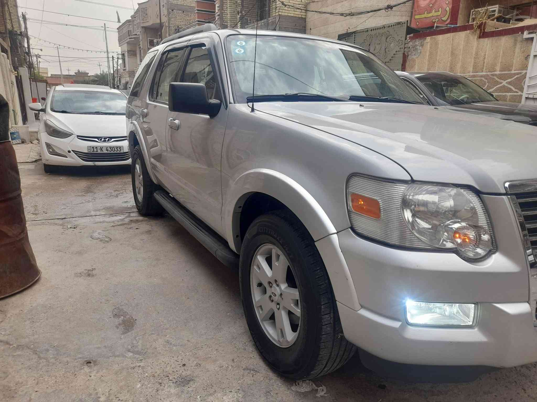 السلام عليكم
للبيع 

فورد اكسبلور 2009 
وأرد خليجي شركة ( نيفا ) 
مكينه 4.0  V6 
(( كفاله عامه )) 

شاشه كبير 

كامره خليفه 

3 قطع تبريد 

7 راكب 

تحكم ستيرن 

(( رقم بغداد تحويل ثاني يوم )) 
(( السياره كفاله عامه ماعده الدعاميات صبغ فقط )) 
(( السياره جديده وجاهزه بمعنى الكلمه )) 

السعر :- 110 وبيه مجال 
مكانها :- بغداد الكرخ 
للاتصال :- ***********
