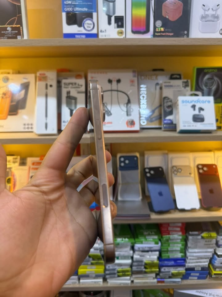 ايفون 16 برو ماكس شرق اوسط بطاريه 91 بعده بضمان ماستر 
 256 لون ذهبي  
مكاني البصره كرمه علي 
***********
