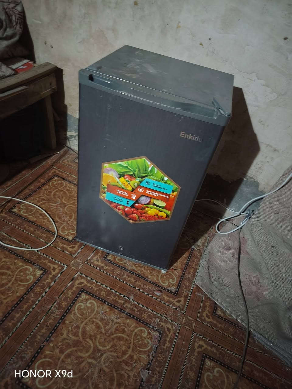 السلام عليكم ثلاجه صار شهر من شتريته  للبيع سعر 100 ***********

نص مكتوب في الصور:
- HONOR X9d