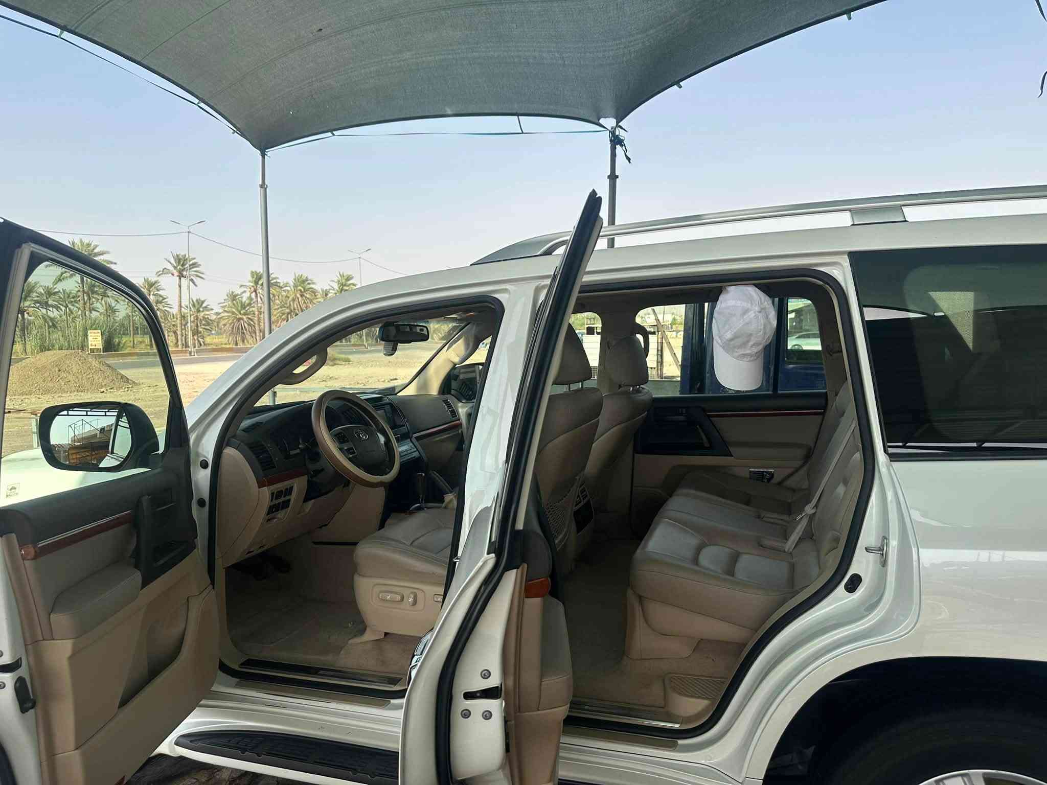 السلام عليكم
للبيع لاندكروز موديل 12 خليجي  G X R v6 

فول مواصفات 
تحكم ستيرن 
كشنات جلد
داخل بيجي ملكي
بصمة 
ثلاجة
سلايت 
جام اوتو
لايت زنون 
كشن كهرباء 
تخم تاير وتخم دسك جديد 
صدر اماي خلفي جديد 
تبريد ثلج 
السيارة بحالة الوكالة كتلوكات الشركة بيهة موجودة
ماشية 130 حقيقي
السعر 340
للأستفسار اكثر رقمي ***********
