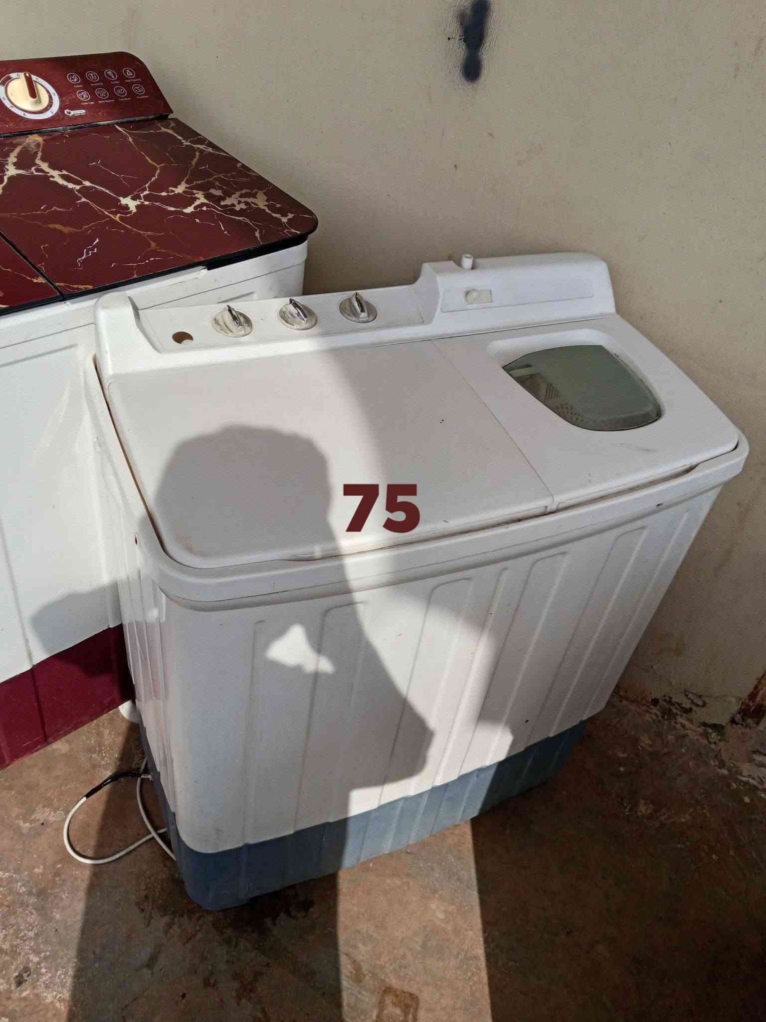مسواك جديد غسالاات 
مجمدات 
ثلاجه
بلازمات 
سنكات 
السعار بصور ولحد يخابرني علا دين ابد رجاء بيع نقدي فقط
مكان محلي ناحيه العباسي مقابيل مسجد النور قرب عباس الفياض 
***********

نص مكتوب في الصور:
- 100
- 75
- 85
- هيتاشي باب الاول حديد قفل 75
- 150