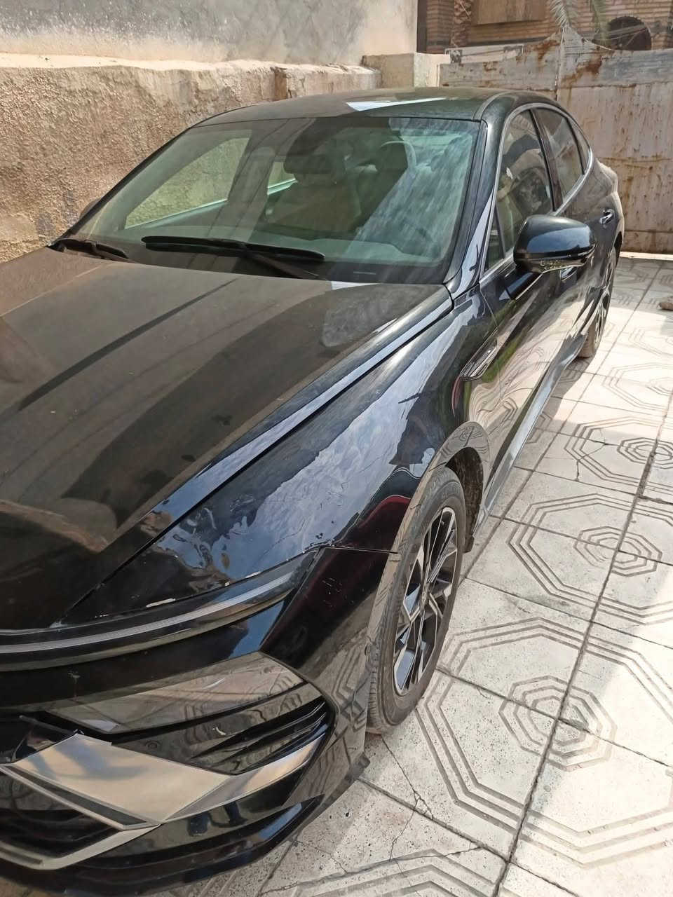 سوناتا الشكل الجديد بسعر مناسب جدا 

‏بيع فقط بيع فقط بدون مراوس 

‏موديل 2025 مواصفات sel كير ماوس كشن كهرباء وغيرها من الموصفات ماشية قليل 
‏بيها نواقص وحشاكم من النقص 
‏جرم بيها السمكري والصباغ 
‏نواقص شاشة انفطرت من جهة المسجل 
‏الليد الامامي يشكل مرات  
‏جوزة الدهن الفيشة مكطومة الوايرات بس هيه موجودة ومتاثر 
‏اعادة صبغ الجاملغ اذا تحب 
‏الجكمجة مكسورة وضاربيها خشابي 
واحد من دكتات التبريد مكسورة الريش 
‏حساس تاير واحد نقص 
‏رادار امامي مكسور 
‏بلاستكة داخلية جوه الباب  مدري وين ضيعوها
‏ارضيات خمطوها 
حمام للسيارة 
سيارة جاهزة بيها تعمير بالتكمة كلش حلو مسويها  يم باب السائق ورصعة بالقمارة كلش صغير ماتبين 
‏الباقي سليم حاليا سيارة شغالة وجاهزة والنواقص ذكرتها 
‏حرة دخول جديد باسمنا مدفوع كمرك وضريبة وغرامة حرب وفواتيرها كلها جاهزة  بدون رقم  تترقم باسمك بنفس اليوم 
‏محرك 2500 بدون تيربو المرغوب بانزين 
‏السعر 103ورقات ثقوا صارت ب152 كله اصلي اشتريت بس شغلها مو حلو  بس ماتاثر  الي مو نحس تفيدة جدا وبالعافية على الياخذها ومخليت شي ماحجيته 
‏هاتف *********** 
‏عنواني بغداد السيدية حي الاعلام شارع البدالة 
‏وعلى الخير لصاحب النصيب من كل قلبي 
‏بيع فقط بيع فقط بدون مراوس

