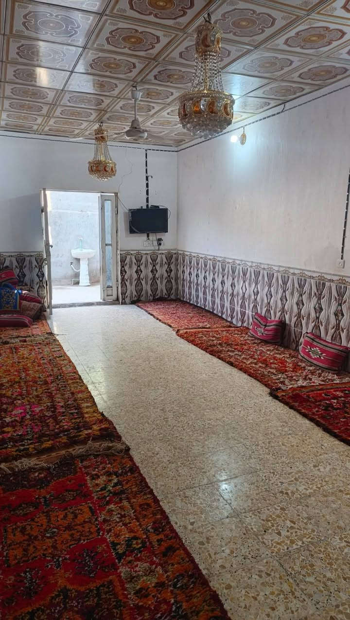 العنوان  النجف الكوفه البراكيه شارع السبيس
يتكون من غرفتين الطول٦والعرض٤ وصاله ١٢متر والعرض٤ واستقبال ٩امتار والعرض٤ ومطبخ ٤/٤ 

الاستفسار الاتصال برقم

السعر 45

قابل لتفاوض

***********

الدار للبيع مساحه ٢٠٠متر واجهة ١٧ ركن على 3شوارع عرض الشارع ٨امتار يبعد عن شارع التبليط 20متر
