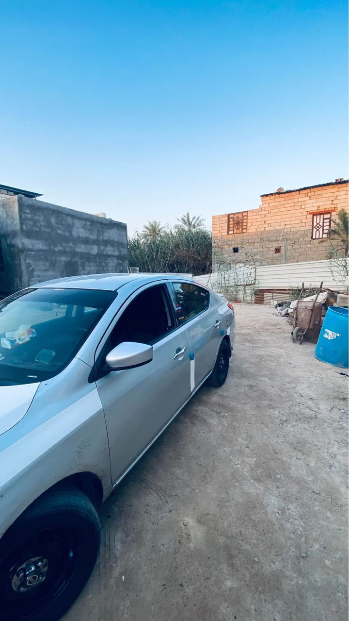 نيسان فيرسا 2016 محرك 1.8 كير cvt سيارة كلها بحالة ممتازة وشغالة مال جناي حادث جاملغ وبنيد من امريكا حرة مشروع وطني باسمي السعر 78 ومجالها بسيط البصرة تنومة *********** البصرة, العراق
