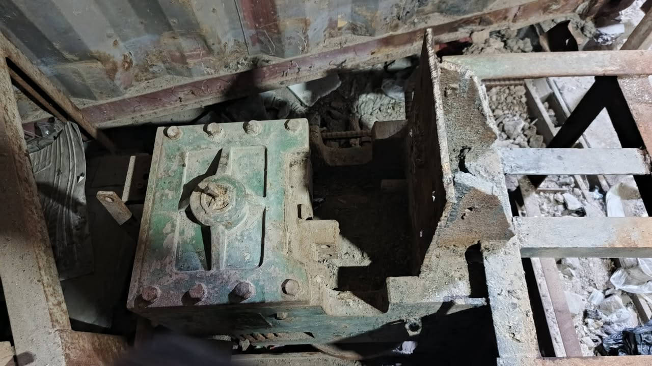 من رخصة صاحب الكروب
بريصات للبيع و مولدات دويز للبيع 
المكان البصرة الحيانية 
رقم التلفون ***********
