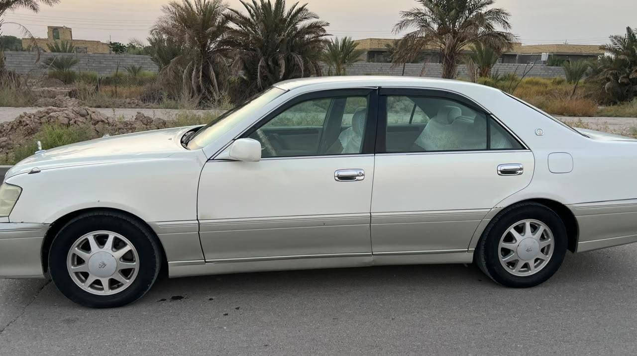 السلام عليكم للبيع  سياره كارتون ⚡⚡
ملكه كراون 2003 كصه جنطه 
سياره كرستال اصل 
4دكم 
برده خلفيه 

بطاين زيرو 
تبريد ثلج وي السويج 🥶
ويل نجمه
محرك D4 الصغير شرط زيرو 
باتري جديد 
كير كارتون شرط 
حداديه طوبه 1️⃣
سستم سماعات دمام 📁
مكاني ناصريه  سعرها//32 وبيها مجال 
الاتصال///***********

