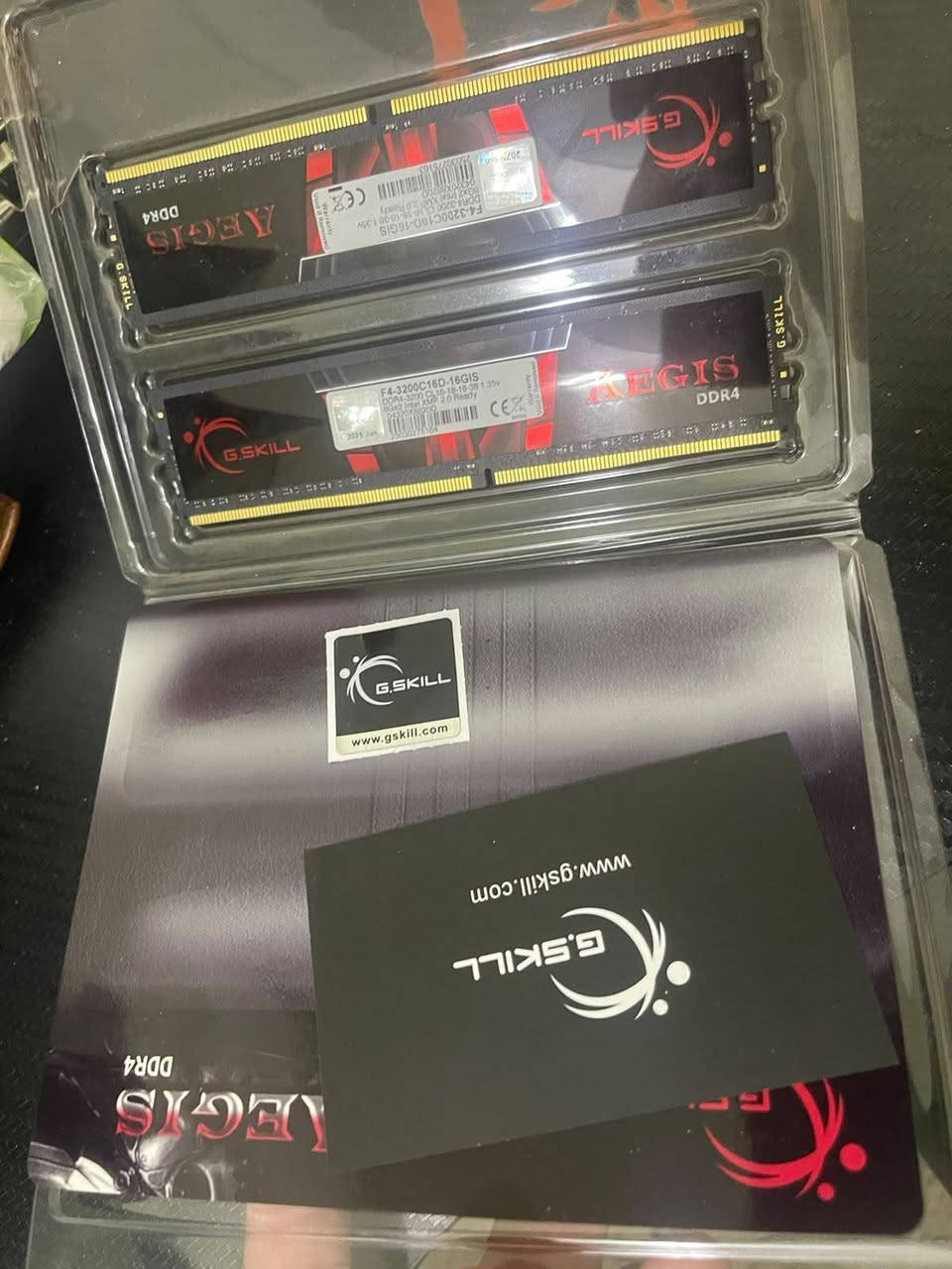 بسم الله الرحمن الرحيم 
رامات 2x8 ddr4 تردد 3200 ماركة g-skill 
معروضات 140,000 والتوصيل علينا 
***********
