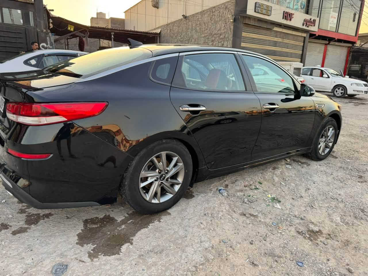 اوبتما ١٩ بغداد رقم وسنوية وهزه كلهن قبل اسبوع كملتهن موصفات fe معروفة ردار امامي تحديد مسار نقطة عمية السيارة  تخم تاير جديد و حداديه كاملة و باتري جاهزه من كل النواحي ربع ما تصرف عليها بيها ٤ قطع تبديل حادثها شطح بدون دواخل و بدون ايرباك بامريكا ٣ جاملغ وباب سايق وبنيد وهنا صار بيها قبق جنطة ماشية ١٠٣  مكاني بغداد  الزعفرانية الرقم ***********

