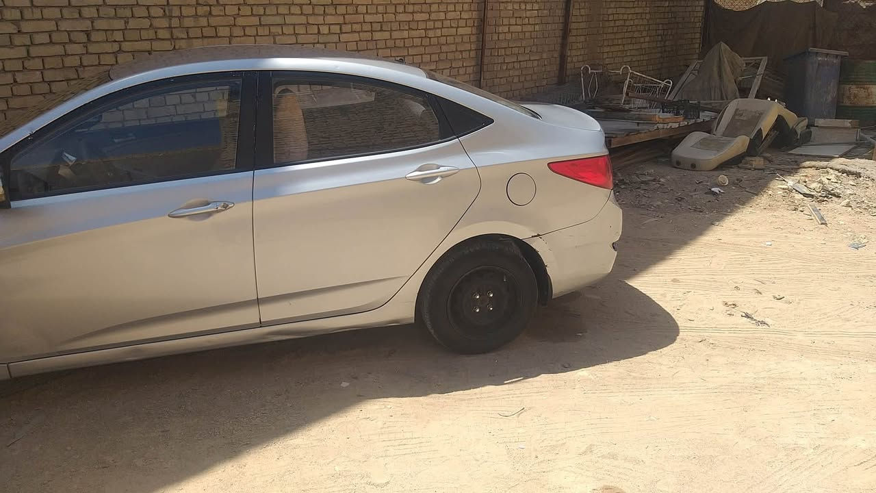 هونداي اكسنت للبيع موديل ٢٠١٣ خليجي حداديه طخم تايرات تبريد شغال السياره ضررها بنيد مبدل ومصبوغ مكينه ١٦٠٠ دبل قطره المكينه بيه خيط تبخير السياره بأسمي مكان السياره ميسان مركز المدينه بيه سونار مرفق ويه الصورالسعر ٧٧وبيه مجال ***********
