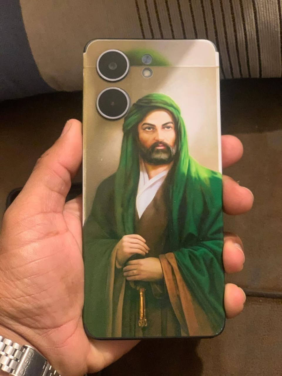 السلام عليكم جهاز اوبو a5xجديد كارتونه موجودة هم صار شهرين من اخذته سعر170وبي مجال مكاني بغداد تقاطع درويش حي تراث  الاتصال ع رقم ***********
