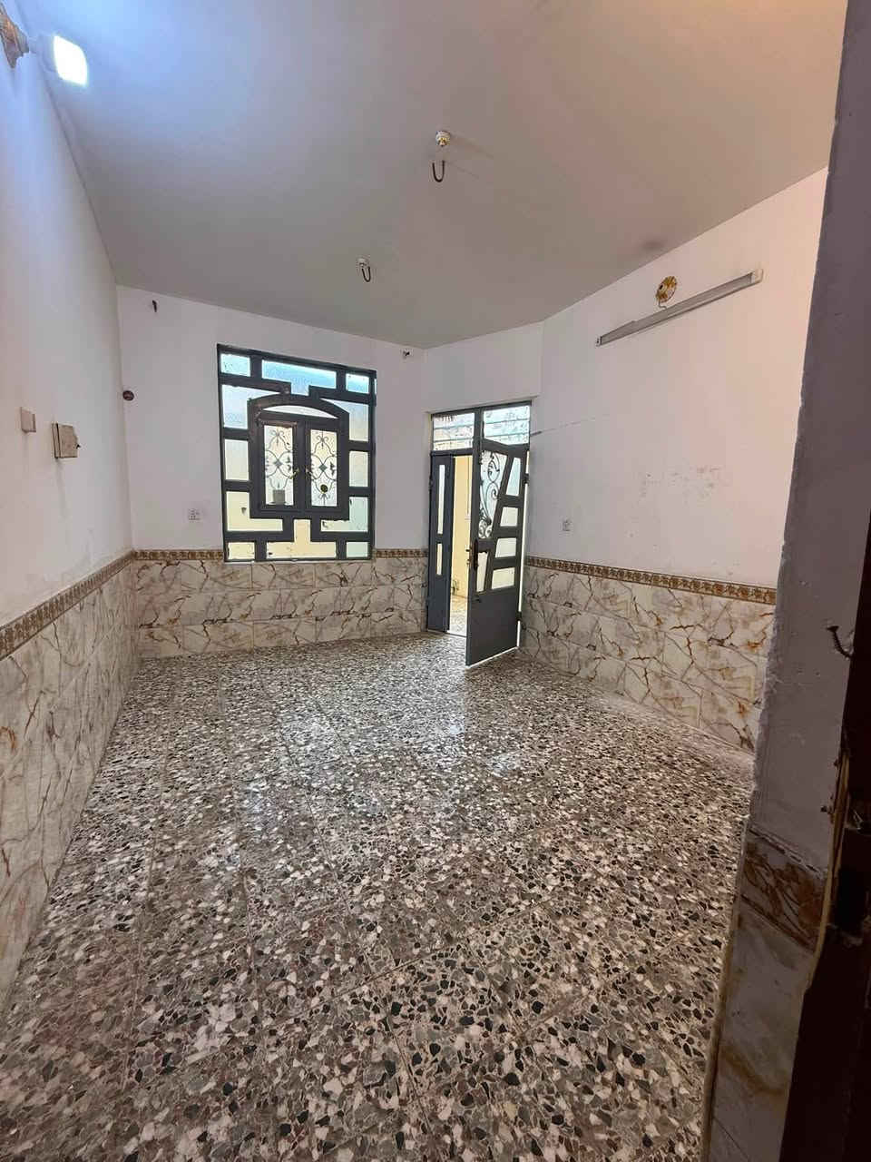 🏠دار للايجار مساحة 100 م طابق واحد
📍الموقع حي الطاقة 
يتكون من 

🟤غرفة وصالة واستقبال ومطبخ وحمامات داخلية وخارجية
 
📌للاستفسار الاتصال يتوفر واتساب 
***********
***********
