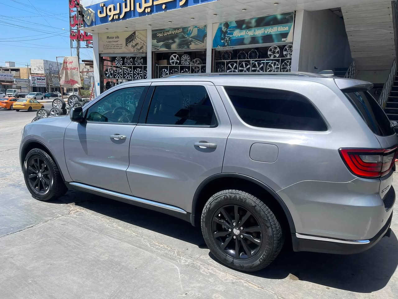 السلام عليكم
دورنكوً ٢٠١٦ كفاله عامه 

فول مواصفات عد الفتحه 

تخم تاير جديد 

حداده ١٠٠/١٠٠

شفتات سترين 

شاشه كبيره 

هواي بيها مواصفات 

السياره انظف من الصور 

جاهزه من كلشي ماتخسر عليها الف دينار 

السعر ١٠٣ وبيها مجال 

***********
