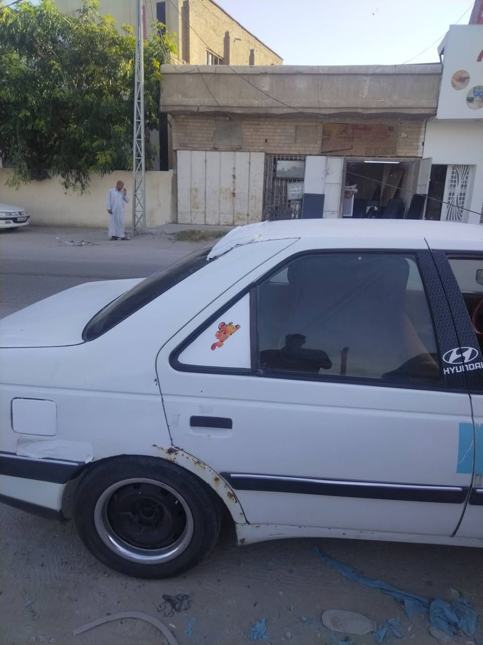 سلام عليكم
بيجو 405 للبيع موديل 2009 
سنويه 2027
تبريد تدفئ شغال 
لايت زنون 
 السعر 24 وبيه مجال 
مكاني قرب سيطرت لاثار 
الستفسار ***********

