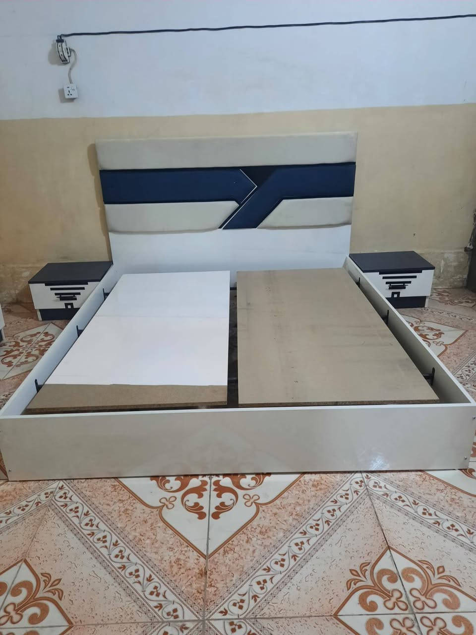 غرفه اخشاب للبيع سعر 250 وبيها مجال عنوان بغداد التاج *********** هذا رقمي بالواتساب
