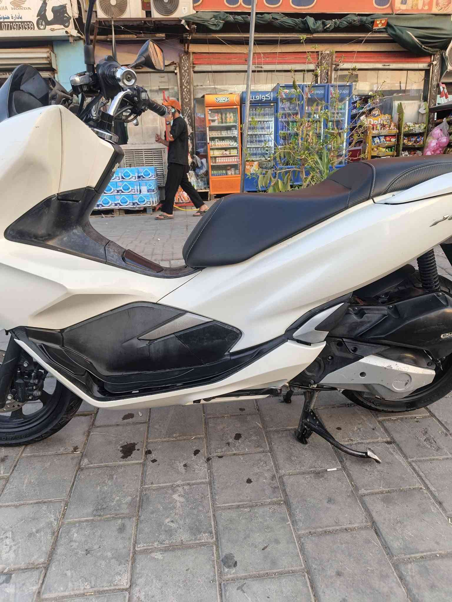 ‏جيل ثالث ياباني PCX
‏مكينه 125 
‏مكفوله كفر ومكينه 
‏دراجه جديده مابيها نقص 
‏السعر 15ورقه و بيه مجال 
‏العنوان بغداد حي البتول قرب فلكه حي النصر
‏واتساب او اتصال *********** 📱
‏
