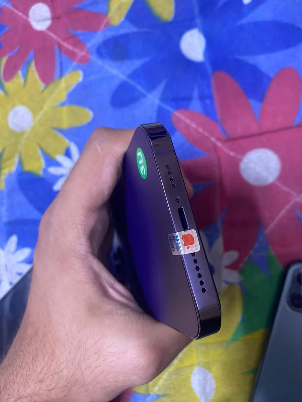 ايفون 14 برو ماكس ما مفتوح
‏لون مميز بنفسجي 💜
‏ذاكره 256 بطاريه معلايه 
‏جهاز لوك نضافه 100/100
‏رقم *********** فقط وتساب موجود
‏المكان بغداد الأمين ثانيه تقاطع زهور 
‏السعر  925
