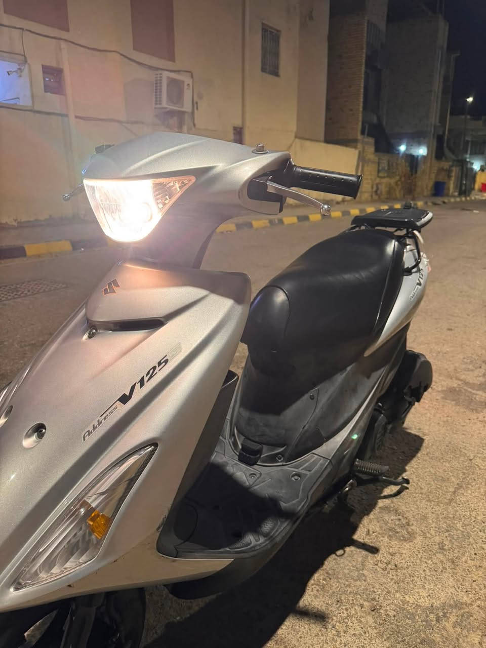السلام عليكم 
ادرس حديث للبيع لون سلفر
كفاله الكفرات واضح بالصور
للتواصل ‭***********‬
