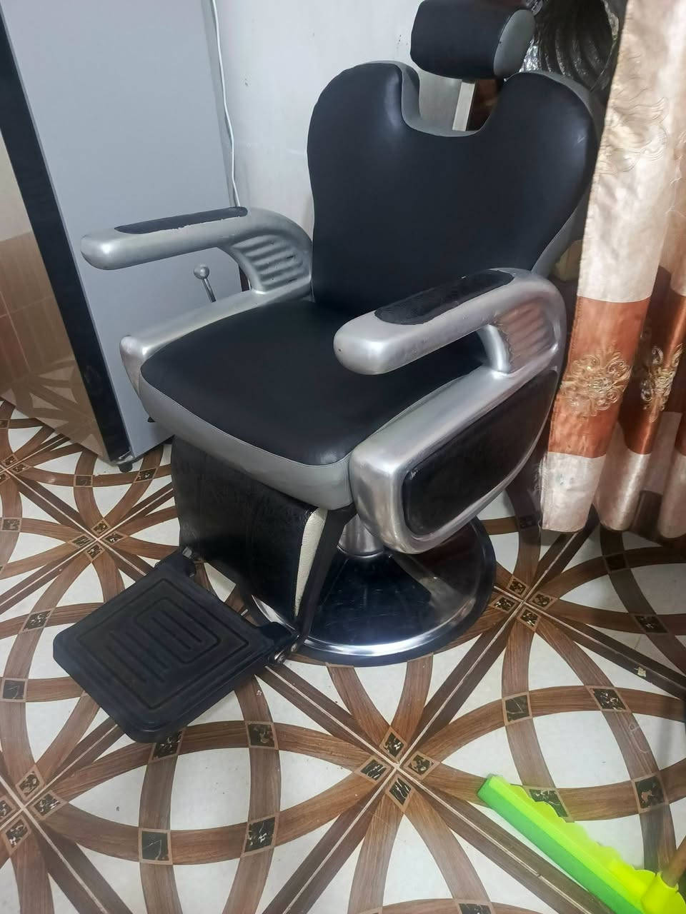 كرسي 💺 حلاقة عدد3  كلش انضاف شغال  اخو الجديد
شبح 👻 اكبر حجي بل شبح 👻
الانبار القائم الكرابله 
السعر 
ع خاص 
او وتساب 
او ع رقم 📱
رجانه 
***********
