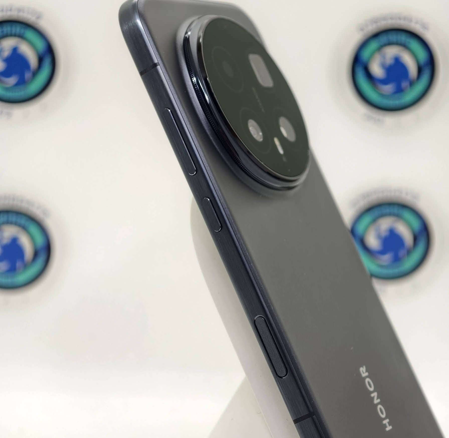 مساء الخير أخوان
Honor Magic 8 Pro 512 Blue
الجهاز تحفة كامل الملحقات شرق أوسط
أستعمال قليل ونظافة  100%
مثل مموضح بالصور
للبيع السعر 1100 قفل بدون أحراج
ميعجبك ألسعر تنورني وأخليك بعيوني
متواجد خاص

نص مكتوب في الصور:
- Ai IMAGE