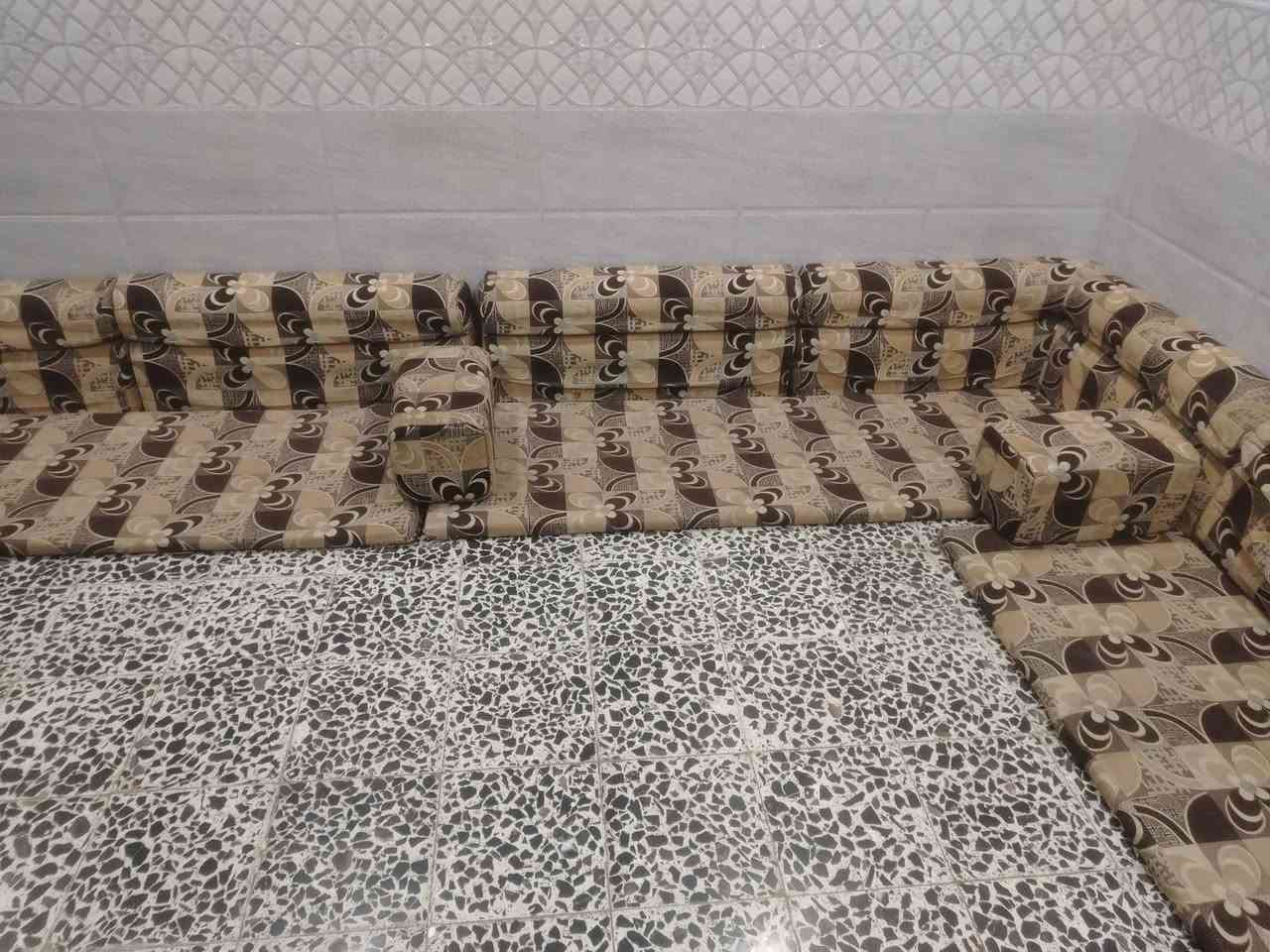 جلسه عربيه ٧ دواشك ١٤ متر سعرها ١٥٠ مكان نجف حي ميسان مقابيل العسكري *********** بيه وتساب Singapore
