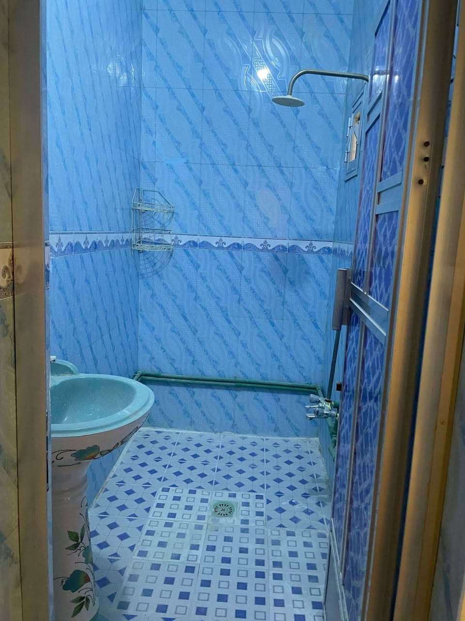 شقتان للإيجار في حي المتنزه - موقع مميز بالقرب من جسر الدوب 🏠
​تتوفر شقتان للراغبين بالسكن في منطقة هادئة 
​تفاصيل كل شقة:
​عدد الغرف: غرفتان نوم 
​الصالة: مطبخ ..حمام 
السعر 550 اقل كل شقة 
​الموقع: حي المتنزه - بالقرب من جسر الدوب.
​📞 للتواصل والاستفسار .(***********)
