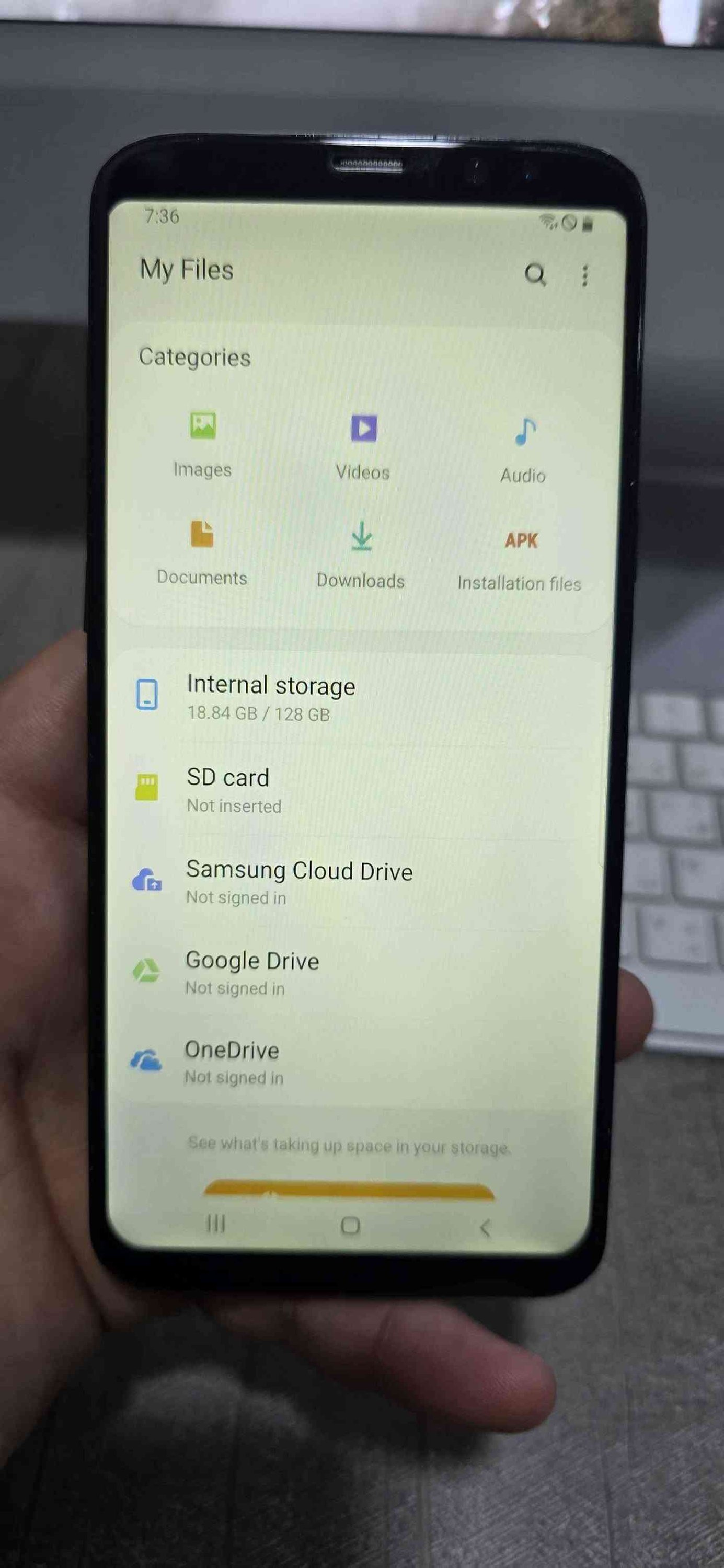 📱 Samsung Galaxy S8+ للبيع
جهاز أنيق بشاشة منحنية مميزة وأداء ممتاز، ويتميز بخيارات أمان متعددة تشمل بصمة العين + بصمة الإصبع + التعرف على الوجه 🔐
✨ أبرز المواصفات: • شاشة 6.2 إنش Super AMOLED بدقة Quad HD+
• ذاكرة RAM ‏4GB
• سعة تخزين 128GB مع دعم microSD
• كاميرا خلفية 12MP Dual Pixel مع OIS
• كاميرا أمامية 8MP Auto Focus
• بطارية 3500mAh
• شحن سريع + شحن لاسلكي ⚡
• مقاومة للماء والغبار IP68 💧
• USB Type-C + مدخل سماعة 3.5mm
• Bluetooth 5.0
• يدعم Samsung DeX
💰 السعر: 150 ألف دينار فقط
🚚 متوفر توصيل إلى جميع محافظات العراق
📞 للتواصل واتساب أو اتصال:
*********** بغداد, العراق
