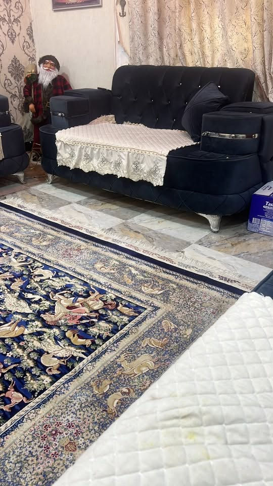السلام عليكم قنفات تفصال الله شاهد عند وكاله سويتهن ما ينشالن كما موضح بصور سعرهن نهائي 850 الف نهايتهن والله صارن عليه مليون 450 من غير نقل الي يرديهن هذا رقم معقل ***********
سعرهن قفل خوان مع زوليه  1500 شانه حرير نقشه صياد بلونهن نهايتهه 300 قياسهه 2/3 ماخذتهه 450 وأنتم اعرف للحرير الإيراني تراكم 5600
رقم1133 0770645
