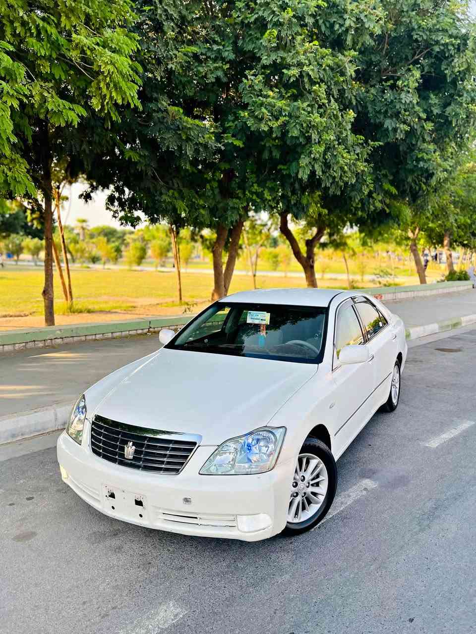 بەناوی خوای گەورە 🤍.
بۆ فرۆشتن شاھینە 2005
بــڕاوە بــڕاوە
كــۆدی ھــەیە ✅.
گــێڕ و مەكینە بــچوك 180 .
2 دوگــمە 
نــاو كــرێمی .
شــاشە و كــامیرە
سارد و گەرم و برێكی بەسراوە
تــەقە و ڕەقە بەشەرت
تازە پێشیم داگرتوە چركەی تیانیە .
تاخمێك تایە و ویلی لۆك لۆك ..
سەیارەكە زۆر جوانە ماشااللە
چاڵ و شوخت و قوپاوی نیە
گەردی نیە سفر سفرە ماشااللە .
سەقف و لاشەی ڕێك وەكو شوشــە وایە .
تابڵێی جوان و بێ مەسروفە سەیارەكە وەك تۆپ وایە
ڕۆنی مەكینە و پاتریم تازە گۆڕیوە.

ھەر ھەمو گیانی بەشەرت ئەفرۆشم
سەقف و كەڤەر و ڕەقەم شاسی بەشەرتە .
ھەر ھەمو شتێكم نوسیوە ڕەحمەتت لێبێت موشتەری نیت سەری كەسمان مەیەشێنە .

لــە كەلارم 
نــرخی 46 گەڵاو مەجالێكی زۆر كەمە ..

***********

