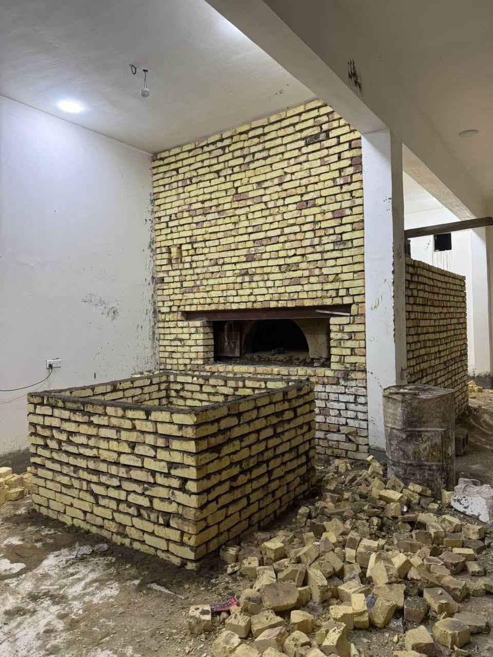 بسم الله الرحمن الرحيم 

يالله اسحاق وحسنين الكواز لبناء افران الصمون وافران البيتزا وتنانير الخبز وتنانير المندي 

مواصفات الفرن الصمون 

اولا كرك ستاوا كامل من اول صمون الى اخر صمونه 

ثانيا شرط حماوه الفرن جيده جدا بدون اصراف في الوقود 

ثالثا العركجين نشتغله بطين 

رابعا طابوك حراري تركي الاصلي شرط 

خامسا نعطي قياسات للفرن بحيث يعطي ستاو كامل للصمونه 

سادسا. باب الفرن من الوزن الثقيل ذمه

سابعا. مده العمل يومين 

يوجود لدينا كوادر مختصه في عمل الافران 

ثامنا ضمان الكوره ٣٠ سنه 

تاسعا. يوجود لدينا صيانه مجانيه للافران كل سنه احنه نتحمل كافه احتياجات الفرن 

             نعمل في جميع محافظات عراقنا الحبيب

هاي مهنتنه ومهنت اجدادنه 30 سنه في بناء الافران 

هاي ارقامنه واسعارنه مناسبه جدا

ارقامنه

***********

***********
