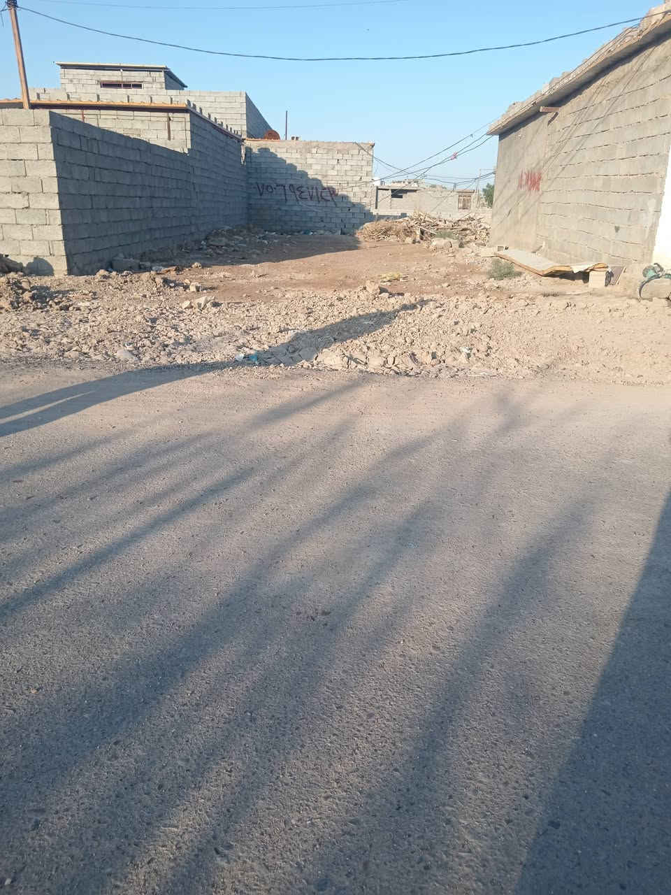 قطعه للبيع ابو منيصير الضباط الثالثه زراعي 150م واصل مي وكهرباء وتبليط جديد ***********
***********
