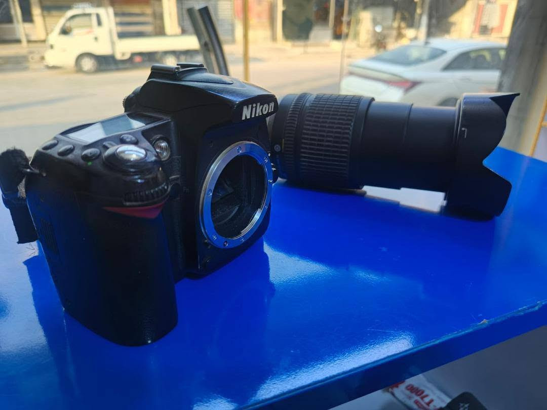 كاميرا نيكون D90
بدون بطارية وشاحنة 
مع عدسة 0.45
سعر 215 الف 
بغداد 
توصيل موجود 
..

الكاميرا الثانية 
باناسونك
سعرها 50 الف
 اتصال او واتساب ***********

