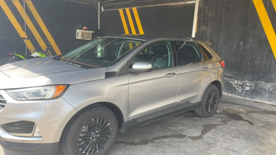 :
🚨 للبيع مستعجل | Ford Edge 2022 🚨

🔥 فورد إيدج موديل 2022

▫️ اللون: فضي

▫️ الممشى: 80,000 كم وقابل للزيادة

▫️ المحرك: 2.0L EcoBoost تيربو

▫️ ناقل حركة: أوتوماتيك 8 سرعات

▫️ نظام الدفع: دفع رباعي AWD

▫️ مقاعد جلدية مع تحكم كهربائي

▫️ شاشة SYNC وبلوتوث

▫️ كاميرا خلفية وحساسات

▫️ إضاءة LED

▫️ مثبت سرعة ومواصفات أمان متعددة

▫️ السيارة بحالة جيدة وجاهزة للاستخدام

⚠️ ملاحظات الضرر – 4 قطع:

باب أمامي + باب خلفي + جمالغ خلفي (صدام خلفي) + باب الجنطة.

📍 المعاينة: الأنبار – الرمادي

📞 للتواصل: ***********

💰 السعر عند الاتصال

🔥 البيع مستعجل – للجادين فقط

نص مكتوب في الصور:
- للبيع مستعجل Ford EDGE 2022 سيارة عائلية مريحة وموثوقة مواصفات مميزة حالة جيدة الموديل 2022 عداد الكيلومترات 80,000 كم وقابل للزيادة المحرك 2.0L EcoBoost تيربو ناقل الحركة أوتوماتيك 8 سرعات نظام الدفع دفع رباعي AWD مساعد البقاء في المسار مثبت سرعة إضاءة LED أمامية كاميرا خلفية وحساسات مقود متعدد الوظائف شاشة لمس نظام مع SYNC مكيف هواء قوي ثنائي المناطق مقاعد جلد بتحكم كهربائي ملاحظات الضرر الضرر 4 قطع: باب أمامي باب خلفي جمالغ خلفي (صدام خلفي) باب الجنطة (الباب الخلفي) السيارة شغالة وبحالة جيدة ولا يوجد تأثير على الشاصي للتواصل *********** المعاينة الأنبار - الرمادي
- 077617