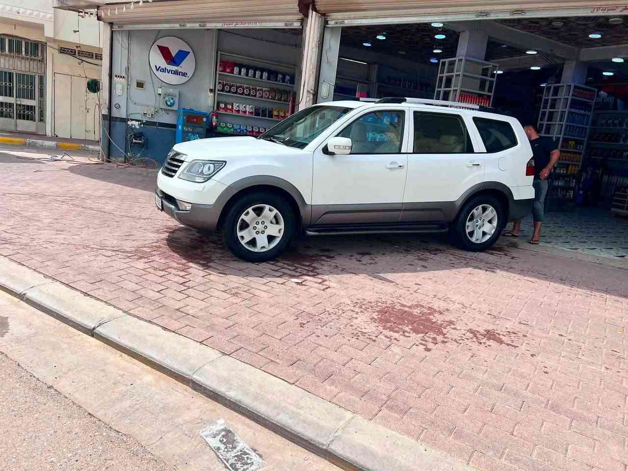 السلام عليكم
كيا موهافي للبيع 
 موديل 2011 
سياره خليجيه فول فول مواصفات مكفوله عدا بارد بسيط بالجنطة 
مواصفاتها
دفع رباعي
كشنات جلد تبريد تدفئة
ثلاث قطع تبريد
كراسي كهرباء 
خزن كراسي 
محرك وكير وكاله جديدات مو مفتوح بيهه برغي
جنطه شفط 
وبصمات بصمه تشغيل وبصمه ابواب
ومري شفط وفتحه وفول فول
زراك لايت 
لايت زنون عالي ناصي برجكترات
العنوان الرمادي 
رقم الهاتف ***********
السعر ١٤٦ وبيها مجال بسيط
