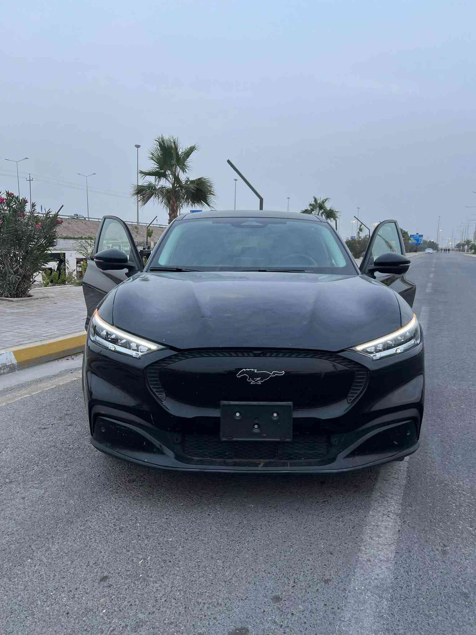 فورد ‏موستينج  2023  كهرباء كامل
لون اسود 
قاطعه مسافة 23 الف
بطارية ليثيوم 
‏تمشي بالشحنة من 400 الى 450 كيلو 

‏
‏الإضافات  :
‏• دفع رباعي 
. دبل ماطور 
‏• شاحن لاسلكي Wireless Charger
‏• شاشة لمس بحجم 15.5 بوصة
‏• نظام كاميرا الرؤية المحيطية لركن السيارة 360 درجة 4 كاميرات
‏• مقاعد كهرباء - مدفأة 
‏• بصمة تشغيل
‏• حساسات ركن أمامية وخلفية
‏• مانع انزلاق
‏• مثبت سرعة Cruise Control
‏• أضوية زينون 
‏• مصابيح LED أمامية وخفلية
‏• اشارات عالمري الجانبيه مع النقطه العمياء
‏• تحكم ستيرن جهتين مع قيادة ذاتيه 
‏• مري طوي كهرباء
‏• نظام ملاحة - Navigation
‏• هاند بريك كهرباء
‏• اضاءة ليد داخلية Ambient lighting
‏• 8 وسائد هوائية Airbags
‏والعديد من الاضافات
السعر 159 ورقه 
تبديل بنيد نفس اللون وصبغ جاملغ امامي يمين
  ( السيارة للبيع فقط بدون مراوس ) 

تكلفة الرقم 300 الف فقط 

مكان السيارة بغداد المنصور 

للاستفسار الاتصال : 

‭+964 783 145 5285‬ ‭
