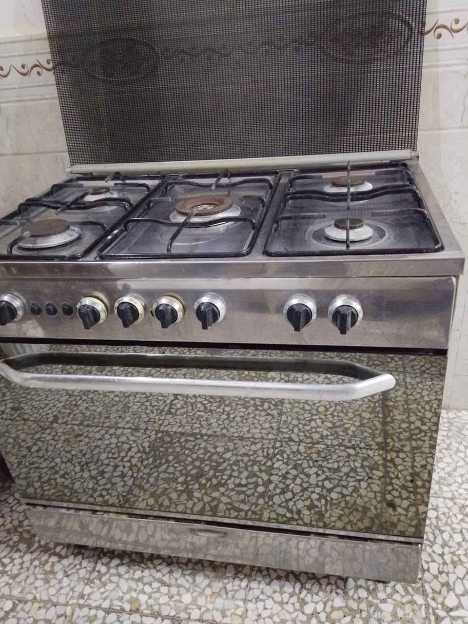 طباخ للبيع مصري فريش كله شغال ١٦٠ وبي مجال للشراي ***********

