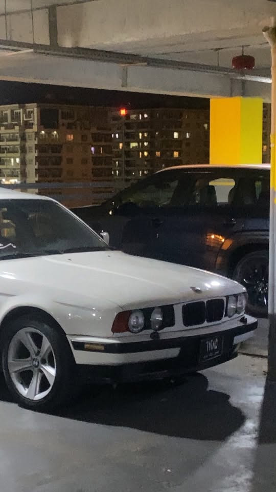 سڵاوی خواتان لێبێت بیئێم ١٩٩٢ بۆ فرۆشتن
بیئێم ١٩٩٢  مەکینە ٢٠ عادی ئاڕم پلاستیک هەولێر بە شەرت
٢ جام کارەبا ٢ جام عادی مەزبوت
سڵاید قفڵ مەرکەزی 
بێ دەعمو لێدراو سەیارەیەکی تا بڵێی مەزبوتو بێ سەر ئێشەیە کامل مەسرەفە ڕۆنی تازە گۆڕدراوە لە سلێمانیم سعری ٤٥ مەجال کەمێک مەسرەفی هەیە دوای معامەلە ئەیگێڕمۆ 
***********
