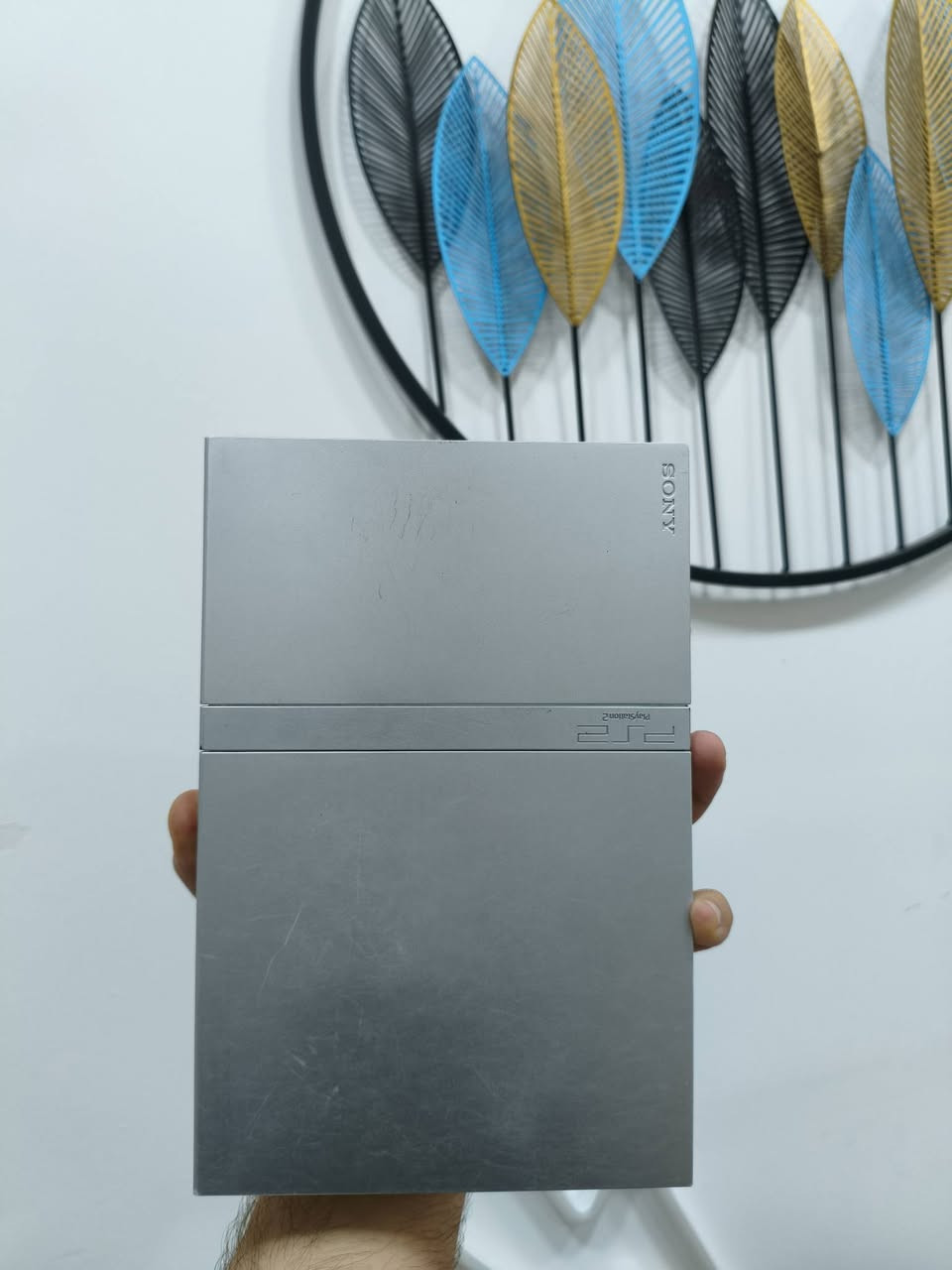 Playstation2 silver edition
بلي تو سيلفر كله بلادي ممصلح ممفتوح بعده بليبل الشركة 
مهكر وجاهز شغل والعب 
نظافة جيدة 
ويا يدات 2 
فلاش 
ميموري 
كيبلات جاهزة 
السعر 70 الف مع التوصيل 
عنواني حلة 
***********
