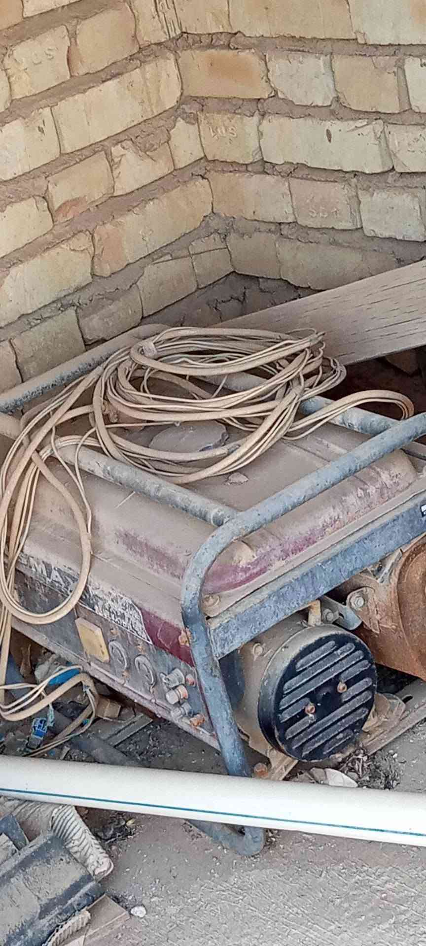 جهاز بلايستيشن ٤، واحد تيرا ، ما مهكر، ريجين ٢
مابي اي عطل استعمال قليل مع 4 اقراص هديه بقيمه 100 الف  السعر 250 مع الاقراص لكن بدون يده تحكم 

كيس ملاكمه مع سلسله تعليق مابي اي ضرر الحشو مو اسفنج لا حشو ثقيل يطلع بي 30 كيلو سعره 65

مولد شغال سعره 135
شوايه تكه كهربائيه دواره نقص بس الشيش سعر 15
اوڤن حجم كبير شغال سعره 30 وبي مجال بسيط

مكانهم صقلاويه
‏‪***********‬

