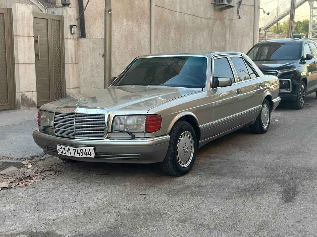 السلام وعليكم مارسدس 1989 
جامبو رائسي باب قصير 
محرك 300 بلادي قبق اسود 
كير محرك تبريد صدر تخم تاير كلشي بيها جديد 
دواخل جديده مسجل بلادي 
اريل كهرباء 
دبل فيت بم 
دبل مروحه 
فول موصفات رقم بغداد تحويل بشرط 
مكاني بغداد السيديه ***********
السعر 68 ورقه بي مجال السياره اعتماديه و4 مرات رايحن بيها للعمره
