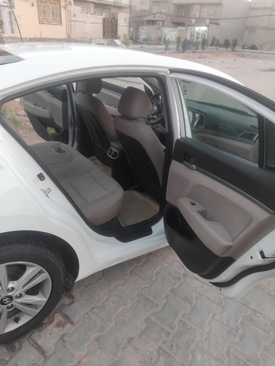 السلام عليكم النترا سوبر خليجي موديل ٢٠١٨مكفوله ماعدى صبغ البنيد كير محرك شركه رقم بغداد مكان السياره كربلاء المقدسه ***********
