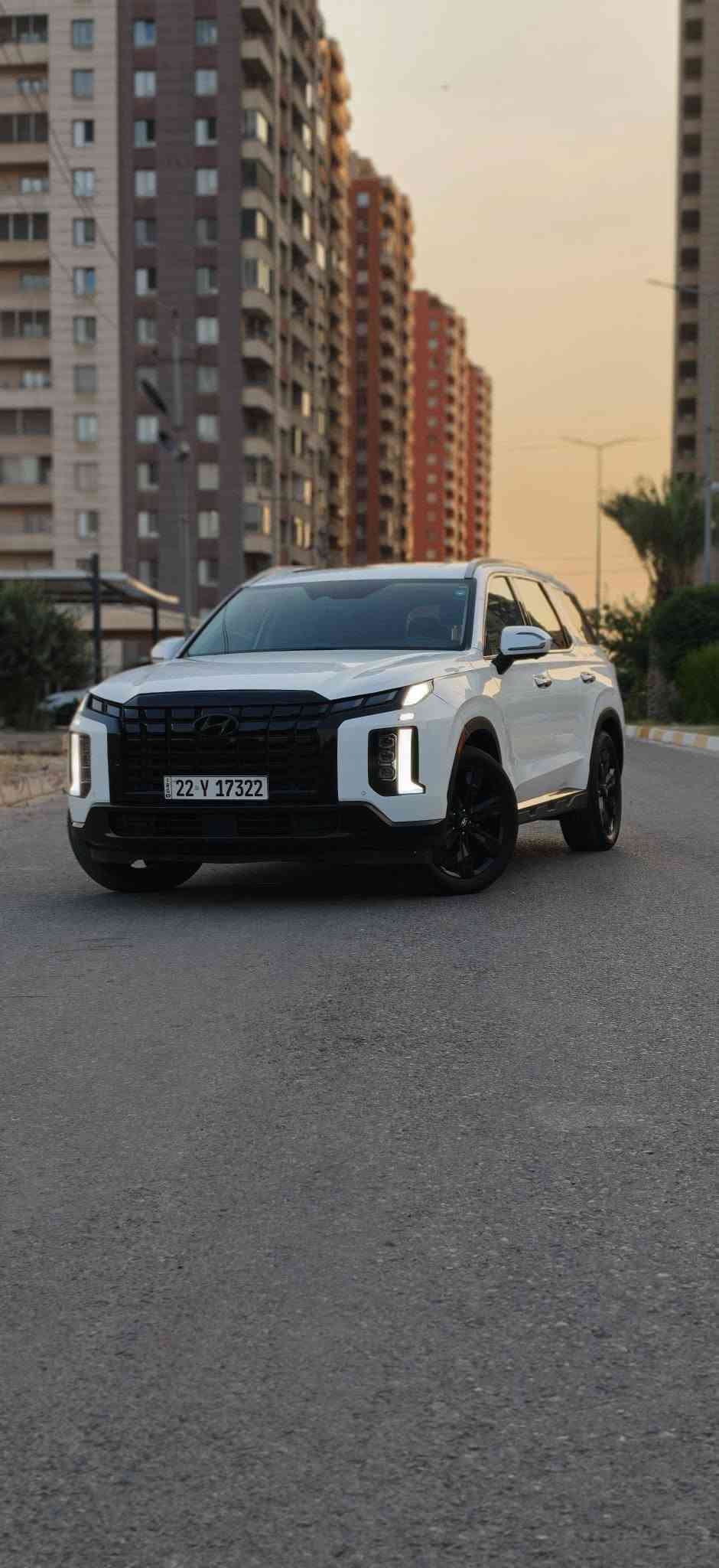 بسم الله الرحمن الرحيم

              🚘  Hyundai palisade SEl 2023

السعر :-237ورقة وبيها مجال بسيط 

✨ المواصفات فول  (SEL):

 بصمة ( ابواب + صندوق ) 
🟥 تشغيل عن بعد 
🟥 شاشة جبيرة ( كار بلي + اندرويد )
🟥 واير ليس شحن 
🟥مثبت سرعة 
🟥قيادة ذاتية 
🟥تحديد مسار 
🟥 رادار امامي 
🟥رادار جانبي 
🟥رادار خلفي 
🟥كامرا دوارة ١٨٠
🟥مثبت ستيرن 
🟥سايد بريك بصمة 
🟥مودات قيادة ( نورمال - سبورت - سبورت بلاص - كوستم)
🟥كشنات تدفئة وتبريد
🟥 سلايد 
🟥تبريد بيانو 
🟥تبريد قطعتين 
🟥لدات بلادية بالدشبول متغير الوان تتحكم بيهه بالشاشة
🟥كيجات بالعداد تظهرلك قراءة (حماوة الدهن - التيربو - العزم)
🟥كيجات دجتال تتغير ويا كل مود مثل ماموضح بالصورة
🟥كير دكمً ٨ سرعات + شفتات ستيرن 
🟥نظام سماعات BOSE اقوى انظمة سماعات
🟥جامات اوتو
🟥اوتو هولد
🟥كشنات جلد
🟥محرك 3800 V6 
🟥لدات امامي خلفي 
🟥وبعد هواي مواصفات بيهه

ضرر السيارة بنيد صبغ وجاملغ مبدل بلادي نفس اللون 
سيارة رقم  اربيل
***********
*********** أربيل, العراق
