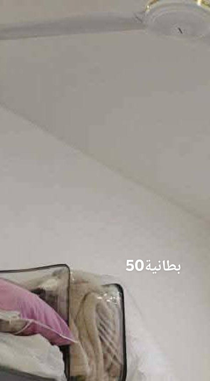 المرايات على 30
طباخ 100
سبلت 350
دوشك 450

المجمده350
طبله 100

نص مكتوب في الصور:
- 120 الف
- 30
- بطانية 50